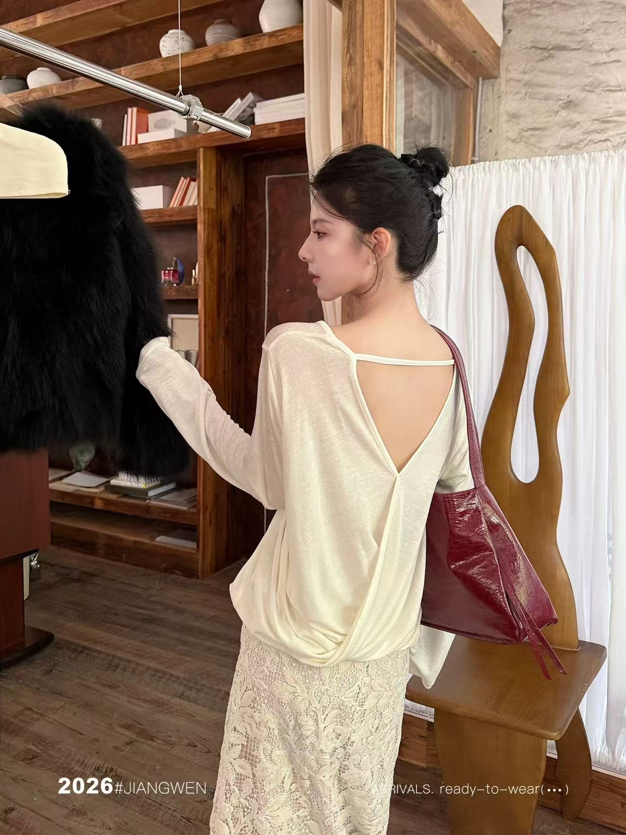 장 원자바오 배 꽃이 떨어지는 미니멀리즘 다용도 뒤로 비틀림 십자가 니트 단색 라운드 넥 긴팔 맨위 여성 고급 센스