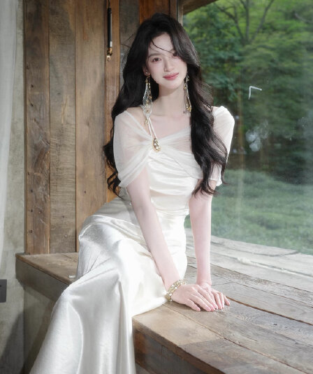 하나부터 순간 디자인 센스 비스듬한 어깨 금속 버클 새틴 롱 스커트 허리 수축 인어 꼬리 고급 센스 빛 럭셔리 예복 롱 스커트