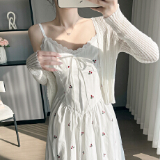 批发实拍2026樱桃<b class='q'>刺绣</b>吊带<b class='q'>连衣裙</b>女V领蕾丝花边收腰显瘦气质长裙