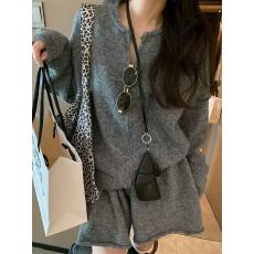 批发原版 非实拍不减 慵懒感双头拉链圆领毛衣+a字<b class='q'>短裤</b>两件套针织<b class='q'>套装</b>