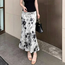批发实拍不减包臀裙缎面鱼尾裙子半身裙中长款花色设计感小众高腰半裙