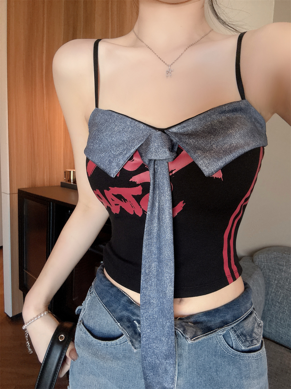 아메리칸 달콤한 매운맛 데님 패치워크 캐미솔 여름 외출용 디자인 센스 배색 알파벳 프린트 슬립 맨위 여성