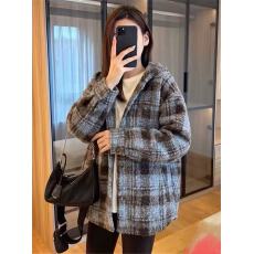 批发羊羔绒加厚保暖格子连帽秋冬新款宽松中长款毛呢<b class='q'>外套</b>设计感上衣潮