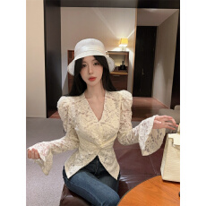 批发实拍 小众辣妹V领高级感扭结气质设计感正肩喇叭袖磨毛上衣