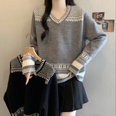 批发大码灰色条纹印花针织上衣女2025年<b class='q'>秋</b>季新款时尚潮流气质减龄通勤