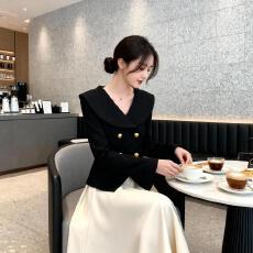 批发复古大翻领短款小<b class='q'>外套</b>女金属扣喇叭袖上衣春秋通勤甜酷风短款西装