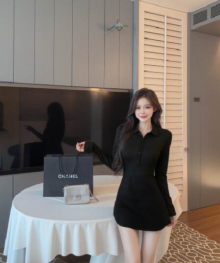 이른 봄 새로운 검정색 POLO 칼라 긴팔 여성 드레스 몸매 가꾸기 슬림해 보이는 미니 스커트 품격 빛 럭셔리 출퇴근 데이트 치마