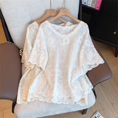 批发实拍<b class='q'>大码</b>女装<b class='q'>胖</b><b class='q'>mm</b><b class='q'>显瘦</b>简约半袖上衣圆领花朵刺绣棉麻短袖衬衫