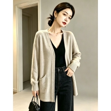 批发实拍<b class='q'>大码</b><b class='q'>女</b>装新款宽松纯色毛衣<b class='q'>外套</b>简约百搭<b class='q'>女</b>士外搭披肩针织<b class='q'>外套</b>
