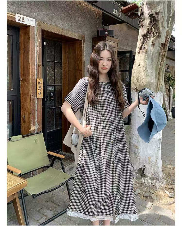 레트로 문예 체크무늬 여성 드레스 2026 여름 새로운 디자인 센스 루즈핏 슬림해 보이는 레이스 조각 롱 스커트