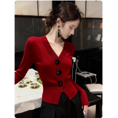 批发独特漂亮早秋上衣女洋气时髦巨好看气质高端掐腰红色针织开衫毛衣