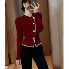 批发今年<b class='q'>冬</b>季新款复古多纽扣针织衫女金属链条装饰圆领毛衣高级感上衣