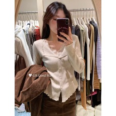 批发早秋新款针织<b class='q'>衫</b>开<b class='q'>衫</b>设计感小众温柔风木耳边翻领女蕾丝拼接毛衣