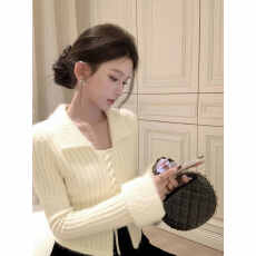 批发秋冬季独特撞色翻领针织打底衫女内搭设计感修身绝美正肩长袖上衣