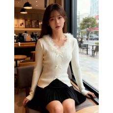 批发十三行2025秋冬<b class='q'>新款</b>V领毛毛拼接褶皱针织衫女设计感修身显瘦<b class='q'>毛衣</b>