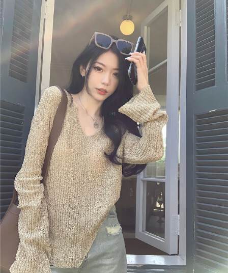 불규칙 V넥 홀로우 아웃 여성 몸매 가꾸기 슬림해 보이는 긴팔 블라우스 맨위 니트 스웨터
