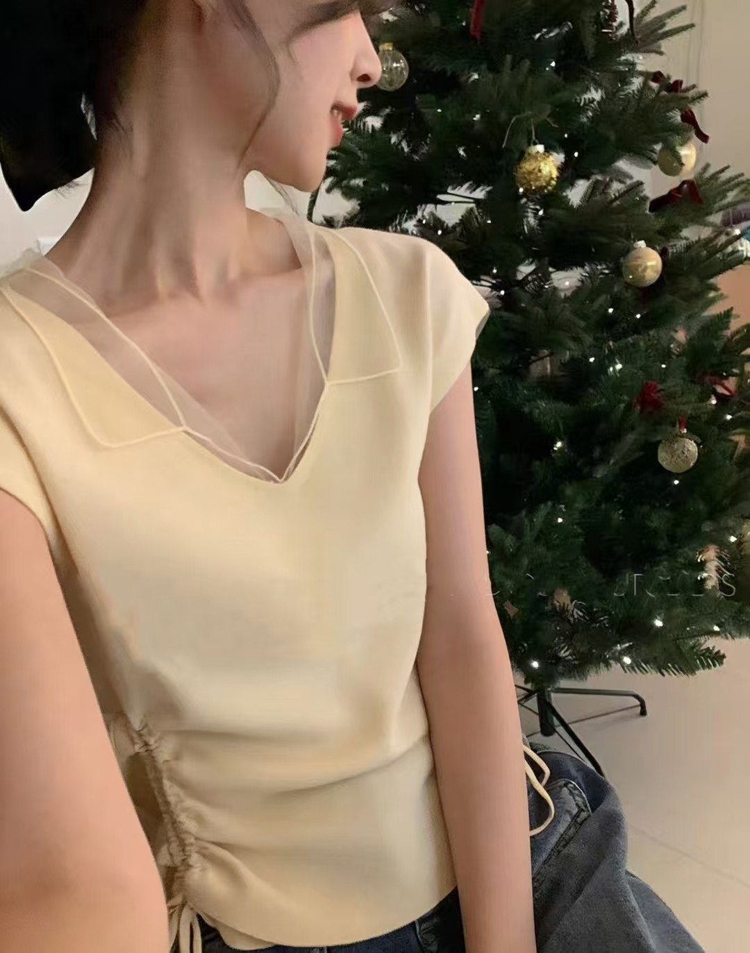 hepburn 그는 벤 폴로 칼라 민소매 니트 스웨터 여성 2025 여름 프랑스식 고급 센스 몸매 가꾸기 슬림해 보이는 u 칼라 맨위