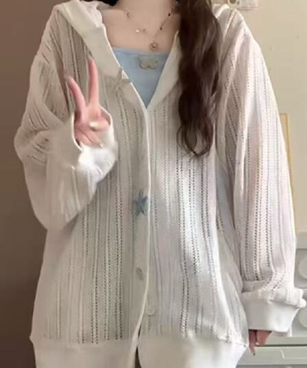 홀로우 아웃 화이트 자외선 차단 니트 오픈 가디건 얇은 여성 코트 여름 2025 새로운 쇼트 스타일 외부 가져 가라. 긴팔 블라우스 맨위