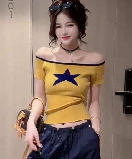 순수한 욕망 핫걸 오프숄더 스타 프린트 반팔 니트 스웨터 여성 2026 여름 새로운 몸매 가꾸기 슬림해 보이는 쇼트 스타일 맨위