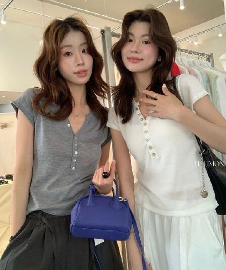 헨리 V넥 니트 티셔츠 여성 여름 얇고 가벼운 몸매 가꾸기 슬림해 보이는 일상 미니멀리즘 한 부서 다용도 반팔 기본 셔츠 맨위