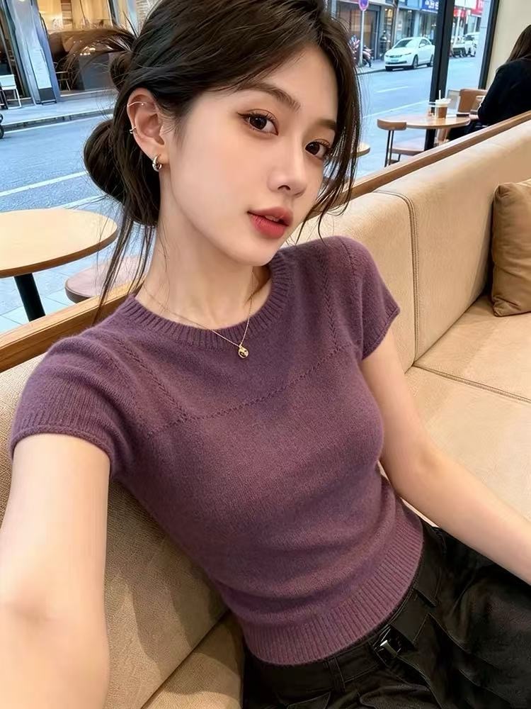 보라색 반팔 니트 스웨터 여성 2026 여름 새로운 패션 슬림해 보이는 연령 감소 품격 출퇴근 티셔츠 맨위