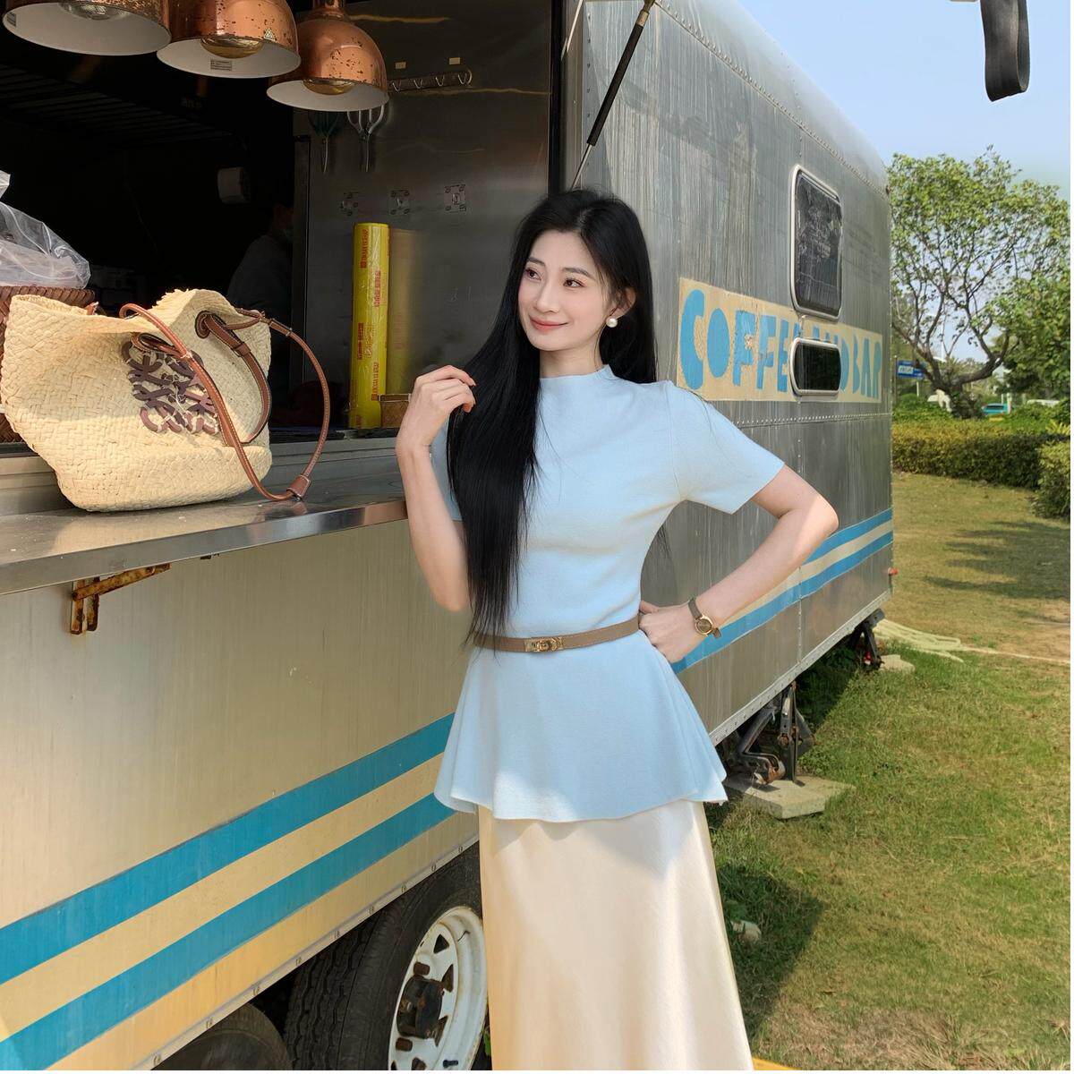 2026 여름 새로운 허리 수축 디스플레이 얇고 작은 치마 니트 품격 한국 스타일 맨위 가치가 없다. 벨트