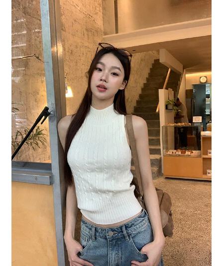 레드 맨 파빌리온 화이트 조끼 여성 2026 새로운 여름 외출용 디자인 센스 프랑스식 핫걸 몸매 가꾸기 니트 민소매 맨위