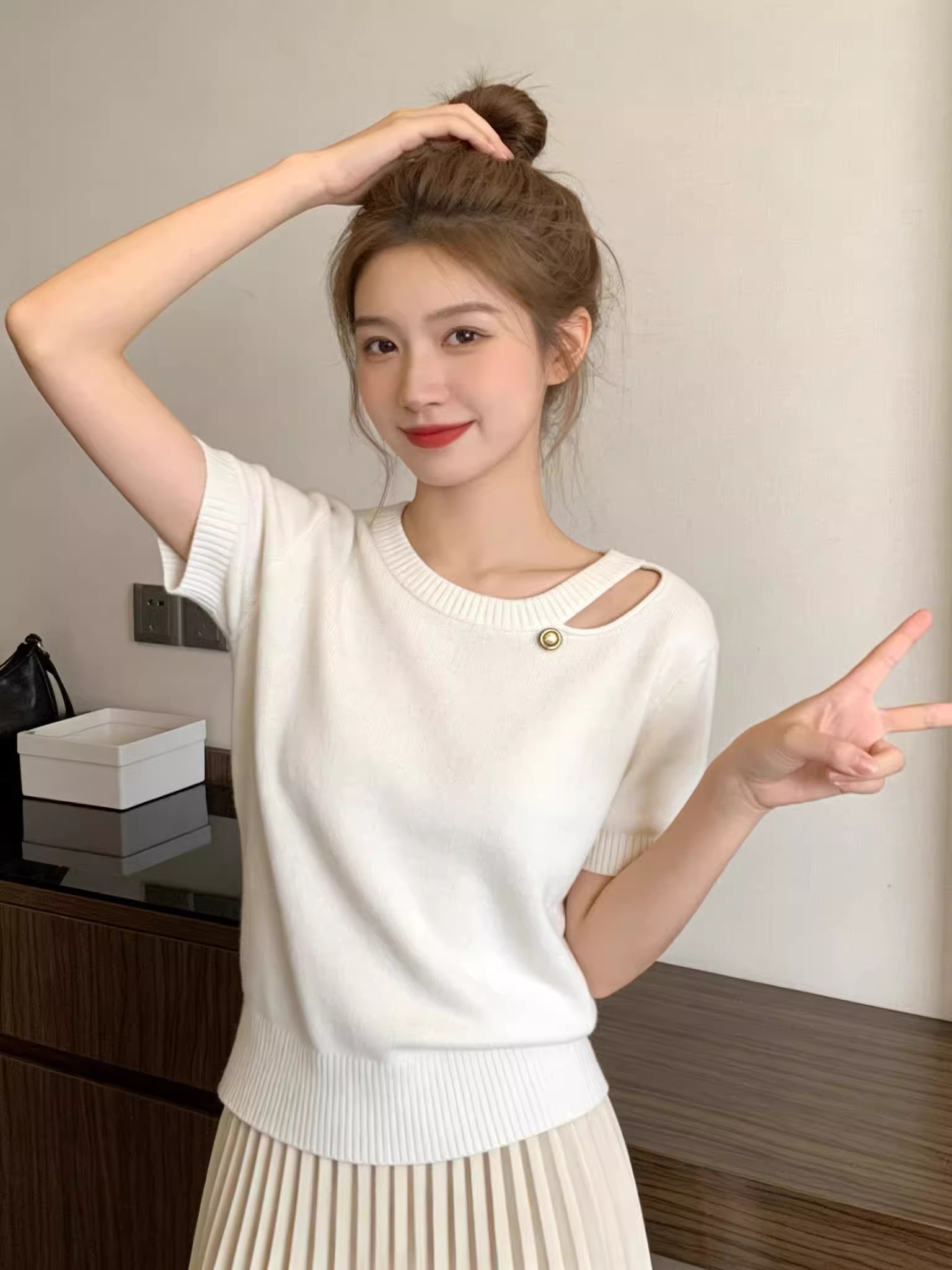 섹시함 홀로우 아웃 반팔 티셔츠 맨위 여성 여름 2026 새로운 디자인 센스 작은 심장 기계 외국 가스 다용도 니트 스웨터