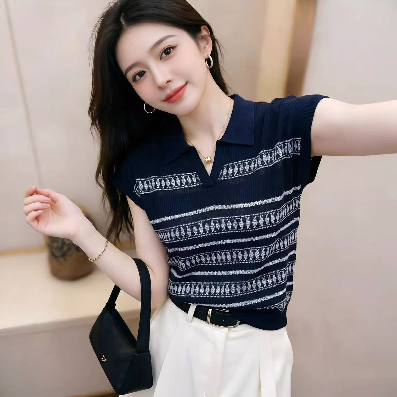 여름 새로운 POLO 칼라 스트라이프 자카드 반팔 니트 스웨터 여성 얇은 스타일 다용도 폴로 칼라 맨위 슬림해 보이는 티셔츠 트렌디