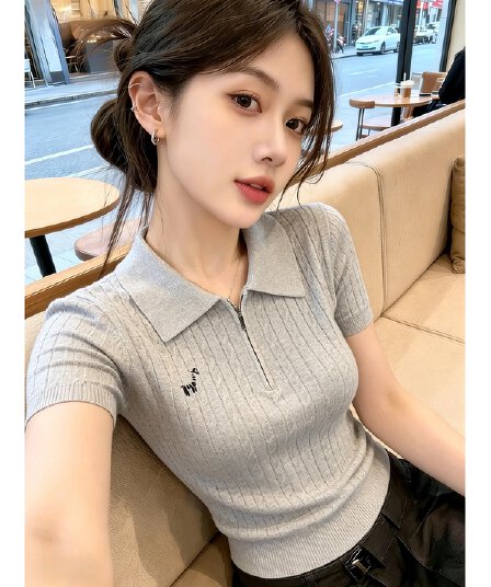 한 부서 폴로 칼라 지퍼 자수 꽈배기 반팔 니트 스웨터 여성 2026 여름 새로운 몸매 가꾸기 슬림해 보이는 외국 가스 맨위