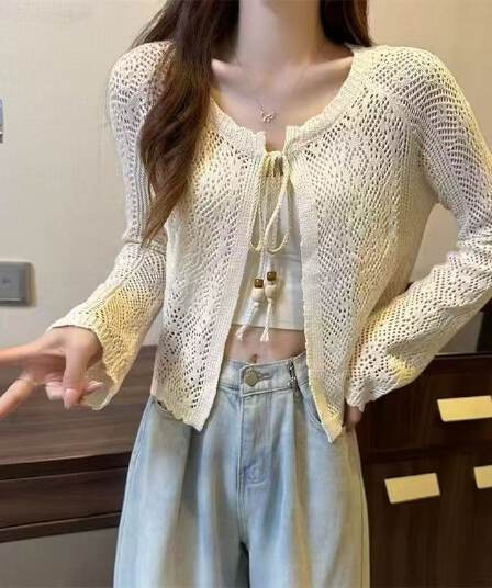 이른 가을 베이지 색 부드러운 홀로우 아웃 레이스업 긴팔 블라우스 여성 짧은 얇은 스타일 니트 오픈 가디건 맨위 루즈핏 슬림해 보이는 다용도