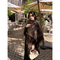 批发实拍大码女装<b class='q'>秋</b>冬高级流苏披肩外套加厚保暖斗篷外搭连衣裙两件套