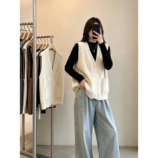 批发实拍<b class='q'>大码</b><b class='q'>女</b>装秋季胖MM时尚V领马甲背心宽松显瘦气质叠穿毛衣<b class='q'>外套</b>