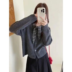 批发高级漂亮围巾领长袖<b class='q'>开衫</b>秋季2025新款大码<b class='q'>女</b>装胖mm遮肚<b class='q'>针织</b>衫上衣