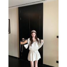 批发温柔风气质拉链连帽毛衣外套女秋设计感百搭高腰显瘦半身裙两件套