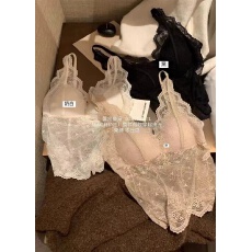 批发蕾丝叠穿带胸垫一体背心<b class='q'>内衣</b>女2026黑色性感v领吊带打底