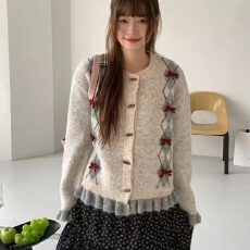 批发韩系复古蝴蝶结菱格花边单排扣百搭圆领毛衣开衫女秋冬外穿