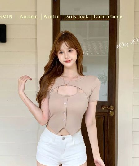 2026 여름 새로운 핫걸 순수한 욕망 바람 몸매 가꾸기 쇼트 스타일 맨위 섹시함 홀로우 아웃 스트랩 Chic 반팔 티셔츠 여성