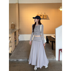 批发实拍  春季新款条纹<b class='q'>针织衫</b>高级感气质上衣高腰显瘦半身裙时尚套装