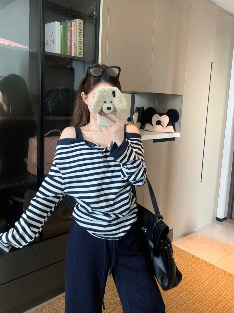 실사 봄 새로운 스트라이프 달콤한 매운맛 바람 오프숄더 긴팔 티셔츠 여성 페이크 레이어드 슬림해 보이는 캐주얼 느긋한 맨위