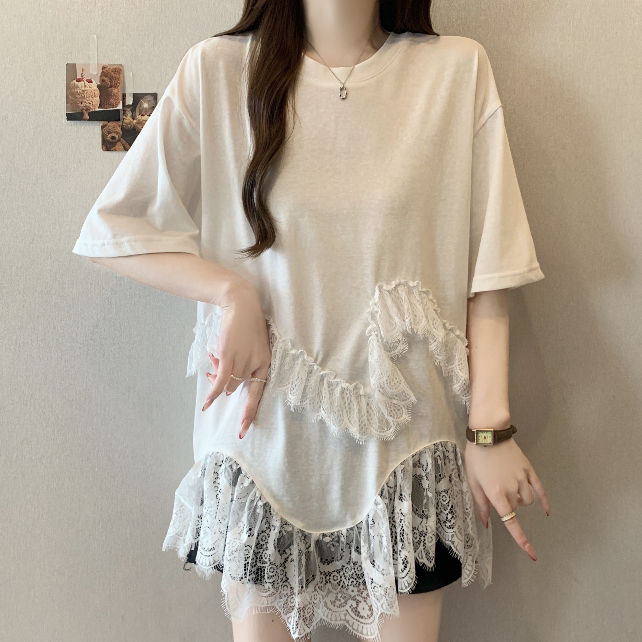 빅 사이즈 지방 mm 여름 새로운 디자인 센스 불규칙 레이스 조각 반팔 티셔츠 여성 루즈핏 맨위