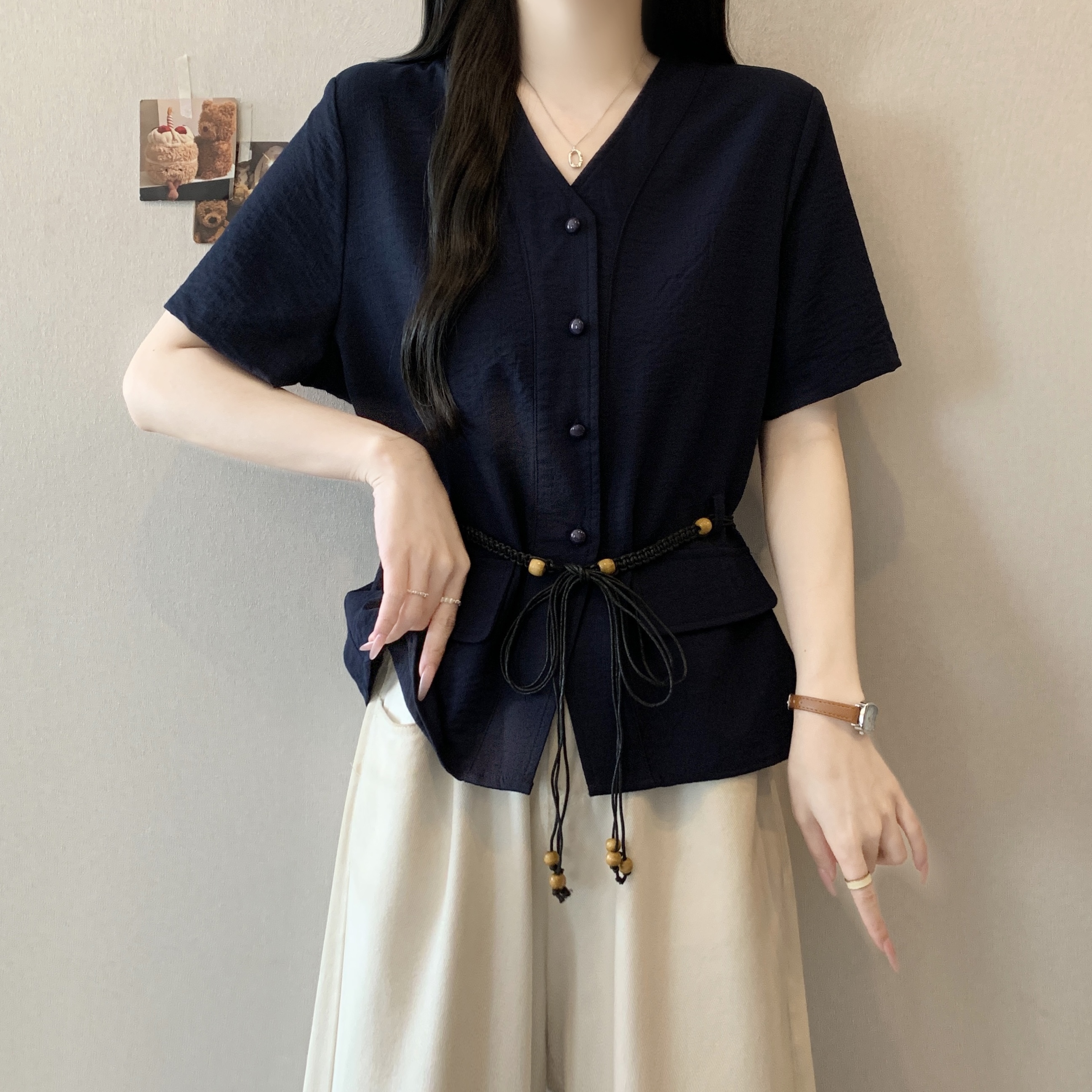 빅 사이즈 지방 mm 여름 새로운 품격 V넥 루즈핏 슬림해 보이는 셔츠 여성용 짧은 소매 허리 수축 부서 벨트 맨위