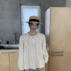 批发2026年春款韩系复古拼蕾丝重工木耳边轻奢氛围感小衫