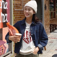 批发2025<b class='q'>韩国</b><b class='q'>代购</b><b class='q'>正品</b>女装 时尚宽松休闲翻领长袖短款牛仔衬衫