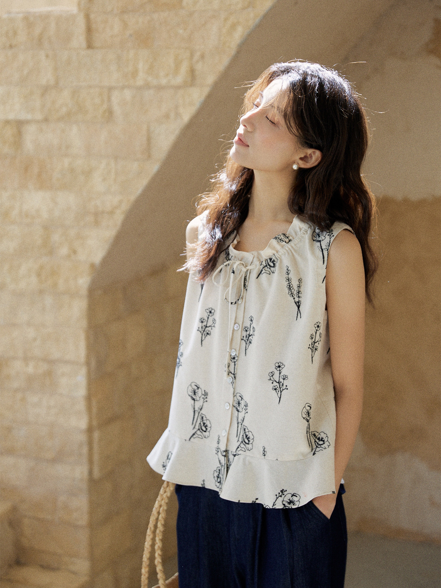 mixabo 면 린넨 자수 민소매 여성 셔츠 여름 프릴 펌프 Pleat 레이스업 루즈핏 슬림해 보이는 휴가 바람 맨위