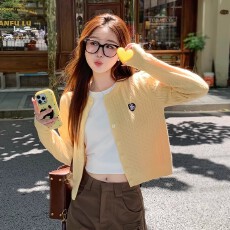 批发韩系黄色针织开衫外套<b class='q'>女</b>春秋季短款爱心刺绣内搭麻花毛衣长袖上衣