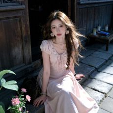 批发巨好看的连衣裙女夏天2025新款减龄法式高级感收腰显瘦长裙粉色裙