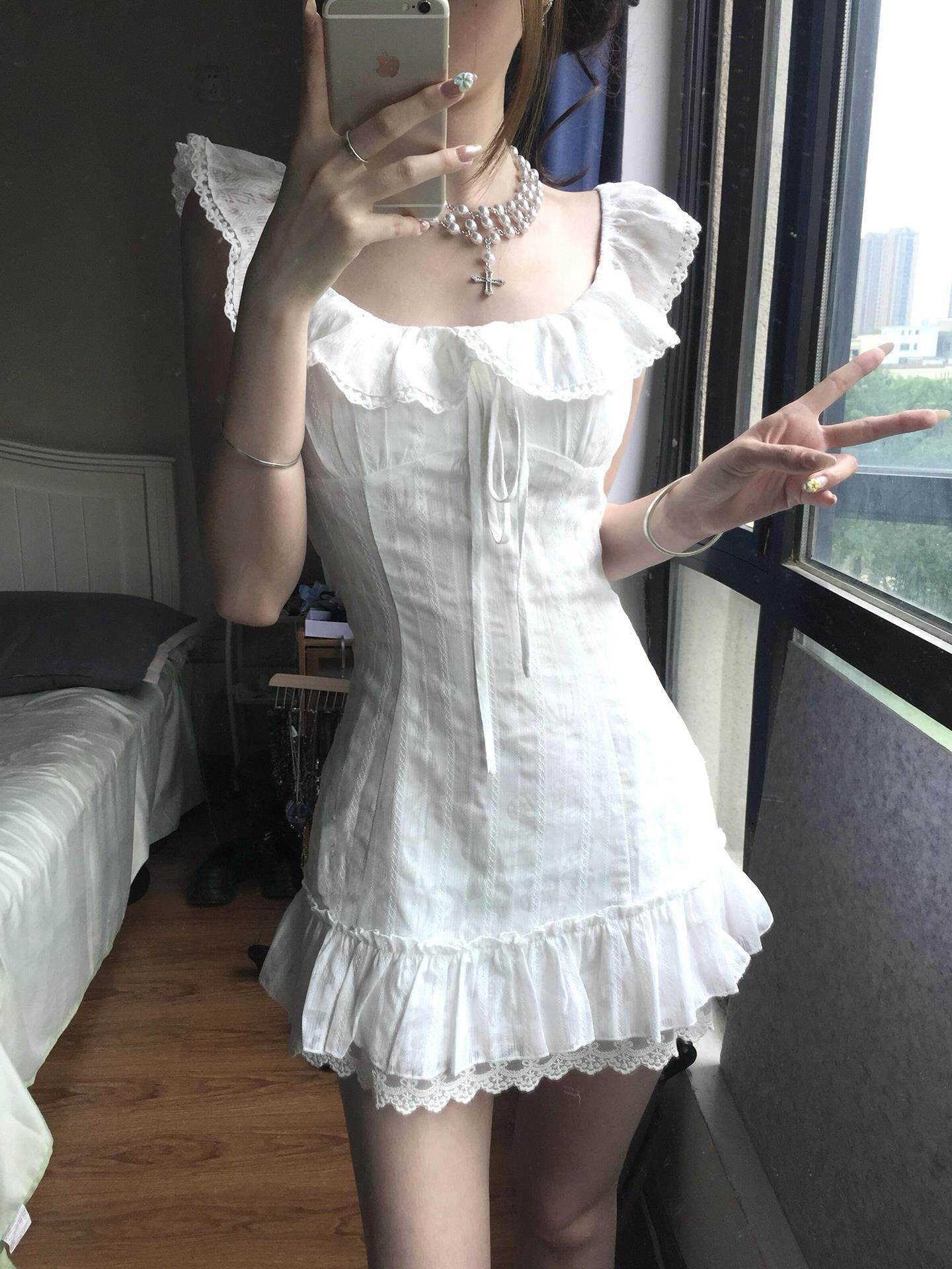 프랑스식 첫사랑 화이트 작은 날다 소매 여성 드레스 여름 2026 새로운 자이언트 잘 생긴 ~ 중 프릴 쇼트 스타일 짧은 치마