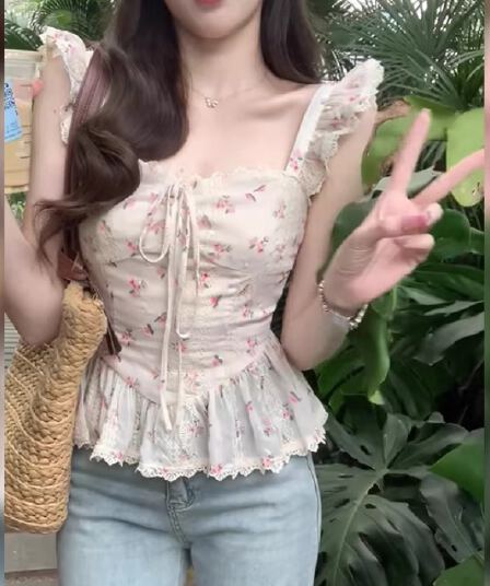 작은 날다 소매 광장 칼라 꽃무늬 여성 셔츠 여름 2026 새로운 프랑스식 디자인 센스 몸매 가꾸기 품격 프릴 맨위