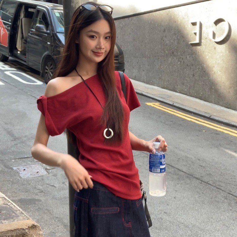 순면 리브 반팔 티셔츠 여성 새로운 여름 디자인 센스 아메리칸 레트로 핫걸 빨간색 오프숄더 비스듬한 어깨 의류